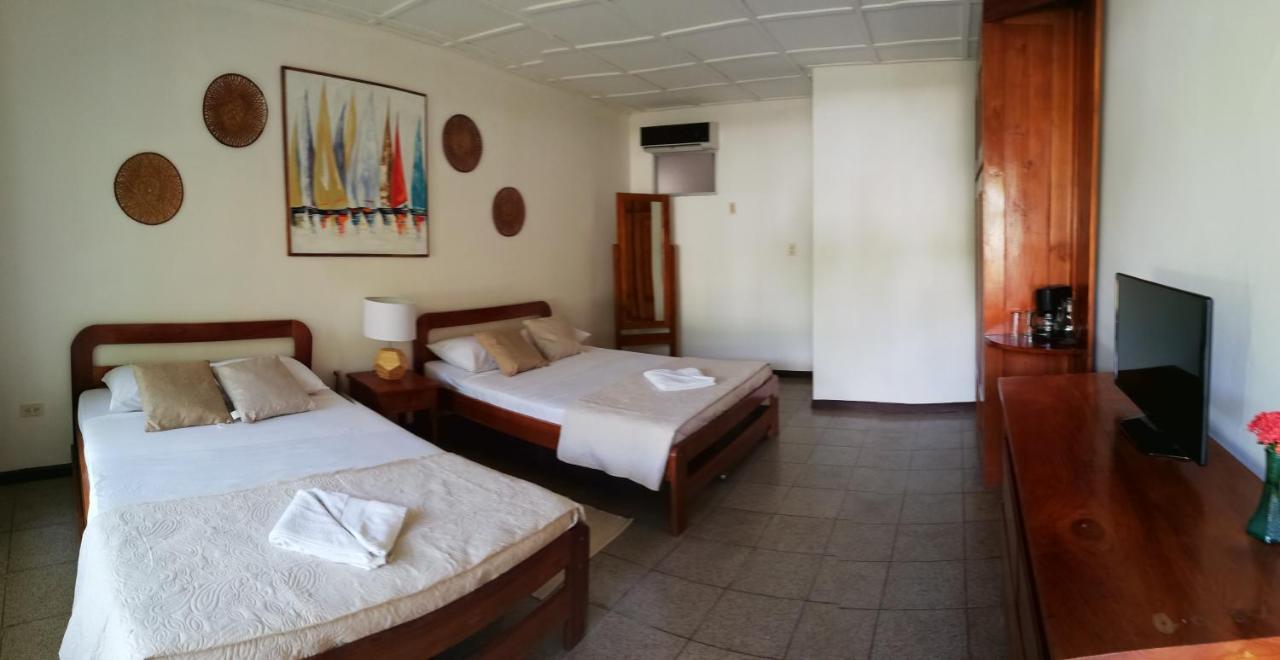 Hotel La Isla Parrita Εξωτερικό φωτογραφία